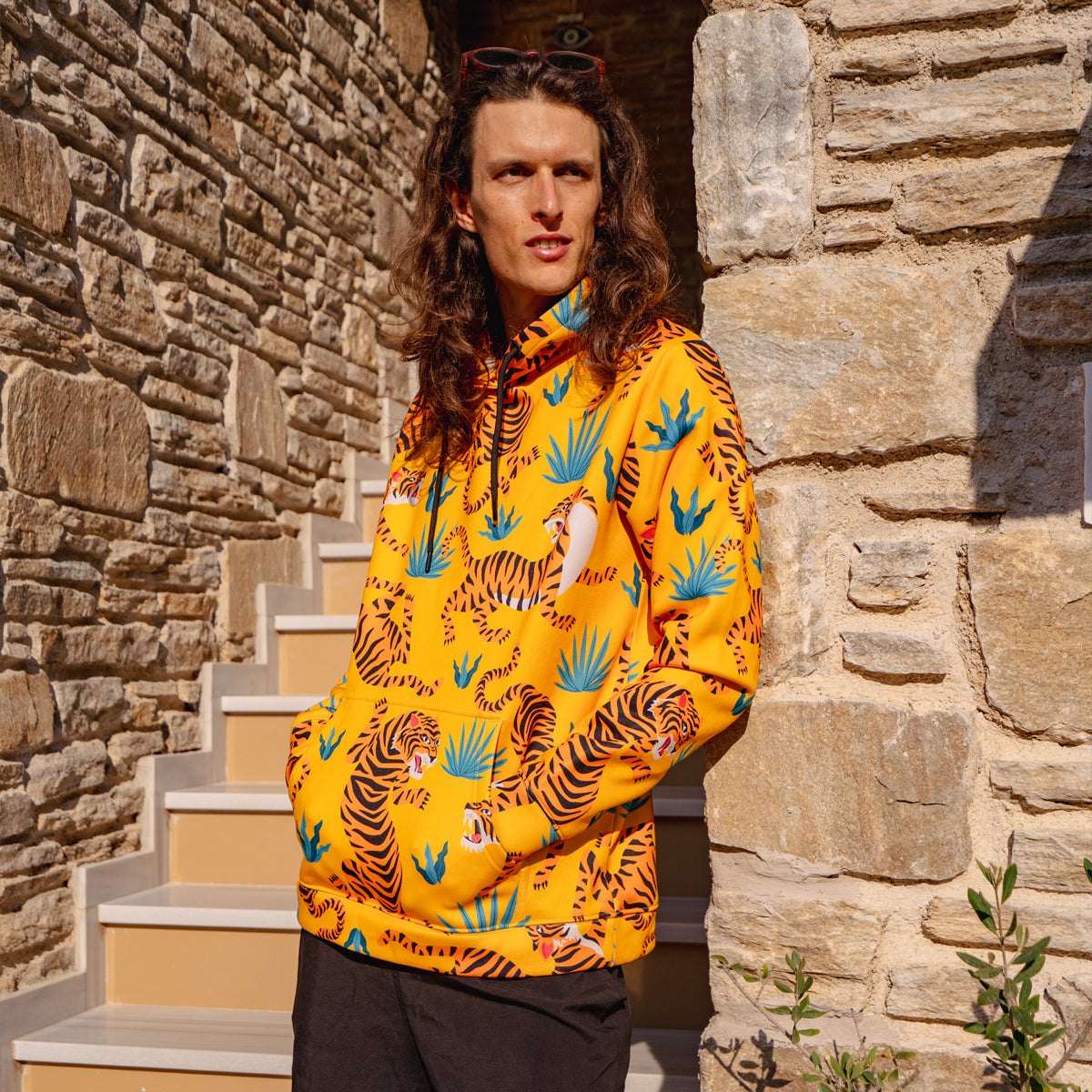 Wild Vibes Hoody – All Over Print mit Tiger & Jungle Vibes